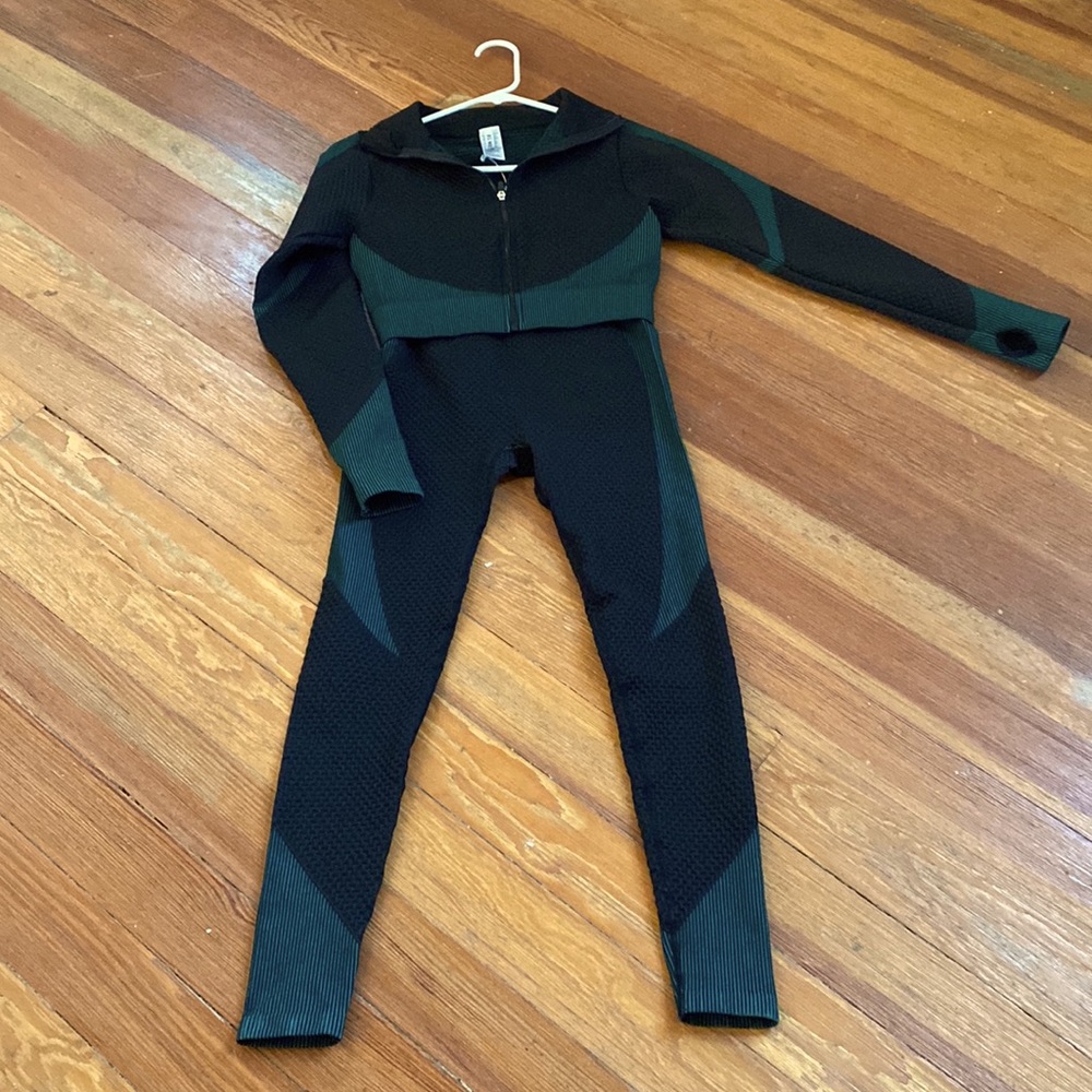 Crop & Leggings Set